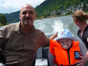 mit dem Papa in einem Boot 